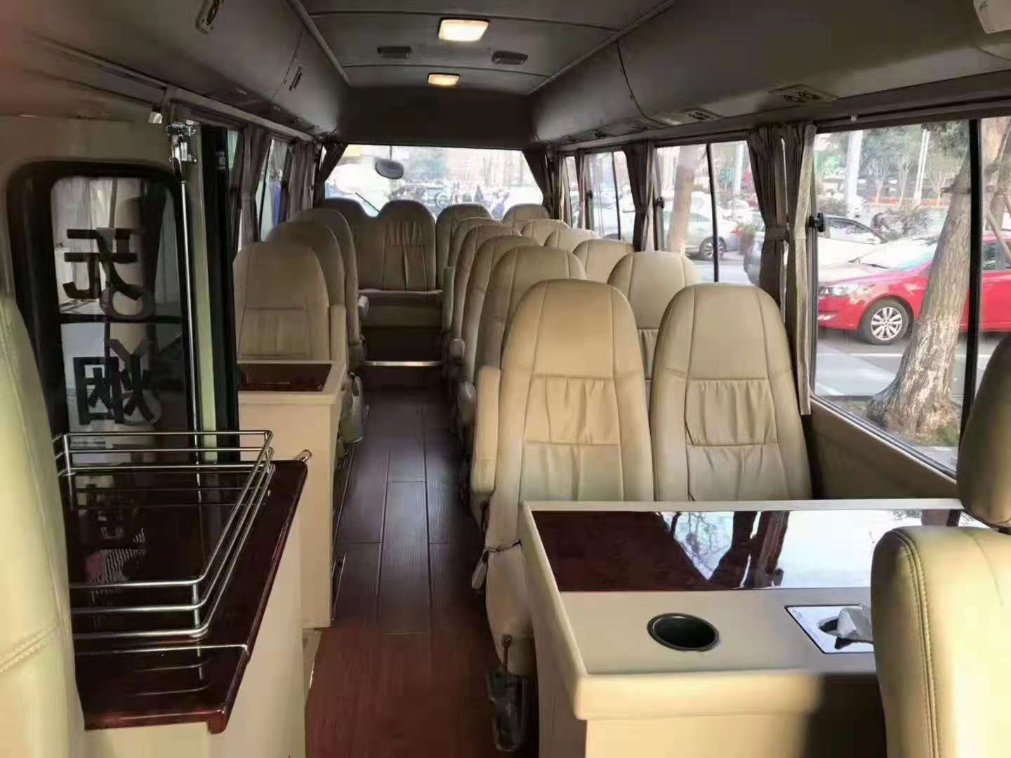 考斯特內(nèi)飾 考斯特內(nèi)飾