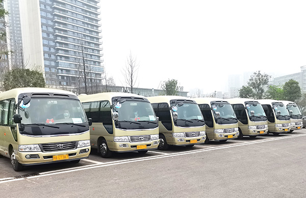 成都考斯特會(huì)議租車(chē)