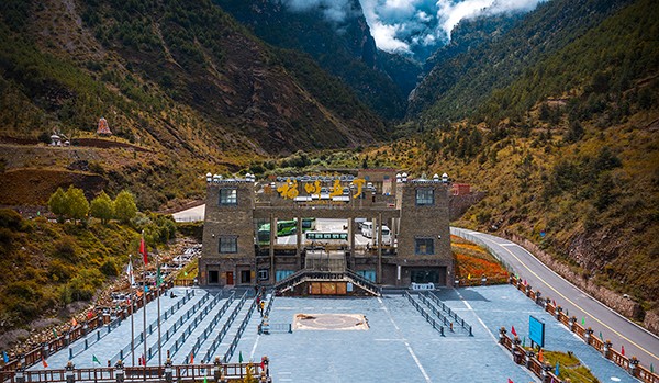 成都租車自駕稻城亞丁